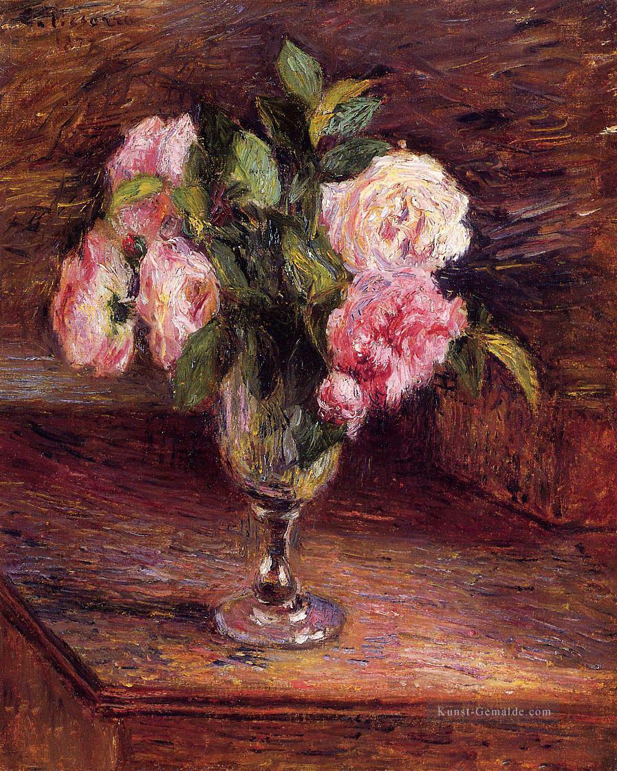 Rosen in einem Glas 1877 Camille Pissarro impressionistischen Blumen Ölgemälde